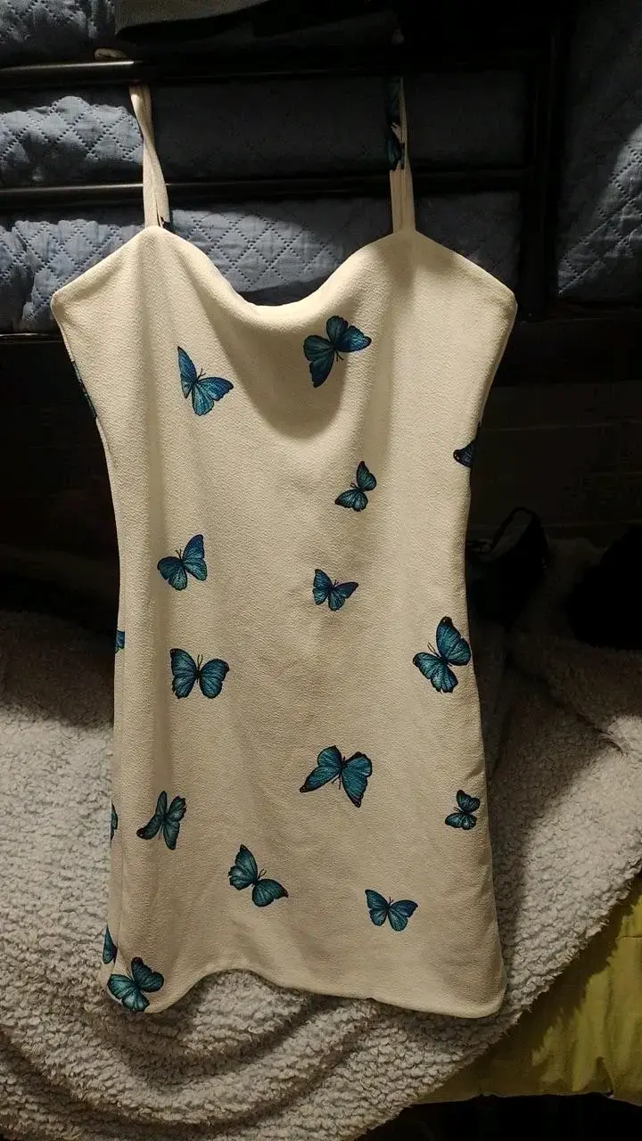 Vestido con estampado de mariposas