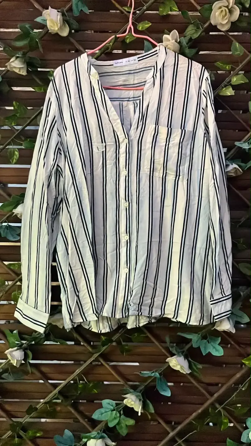 Blusa de rayas blancas y negras talla L/XL