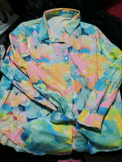 Blusa de satén amarilla con mangas acampanadas - miniatura 3