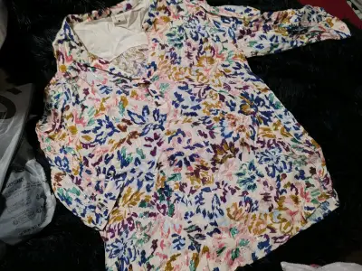 Blusa de satén amarilla con mangas acampanadas - miniatura 5