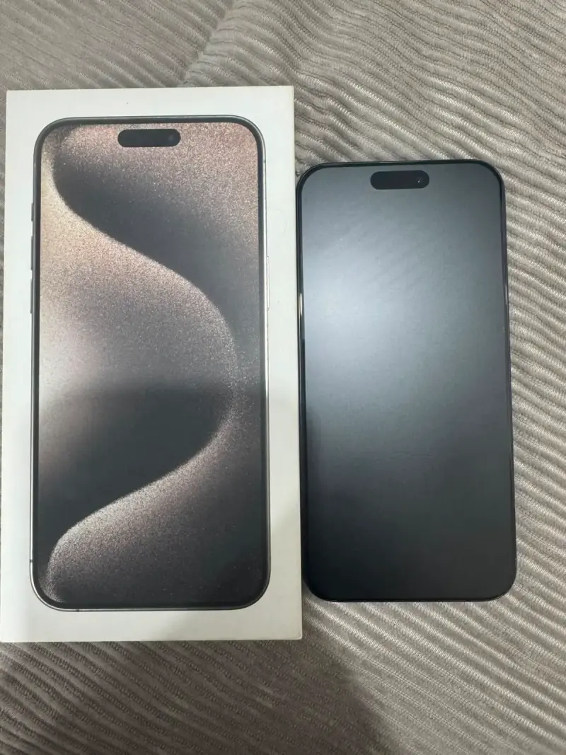 iPhone 15 Pro Max en excelente estado - 1