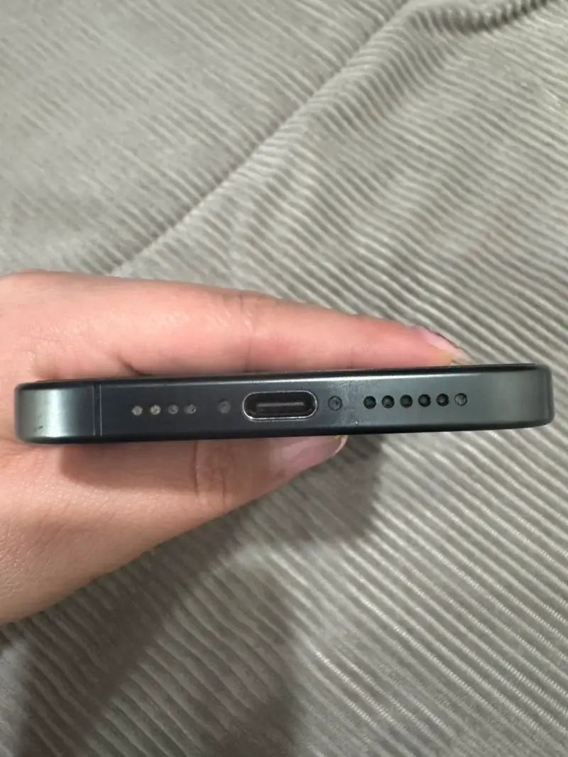 iPhone 15 Pro Max en excelente estado - 3