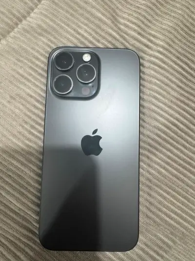 iPhone 15 Pro Max en excelente estado - miniatura 4