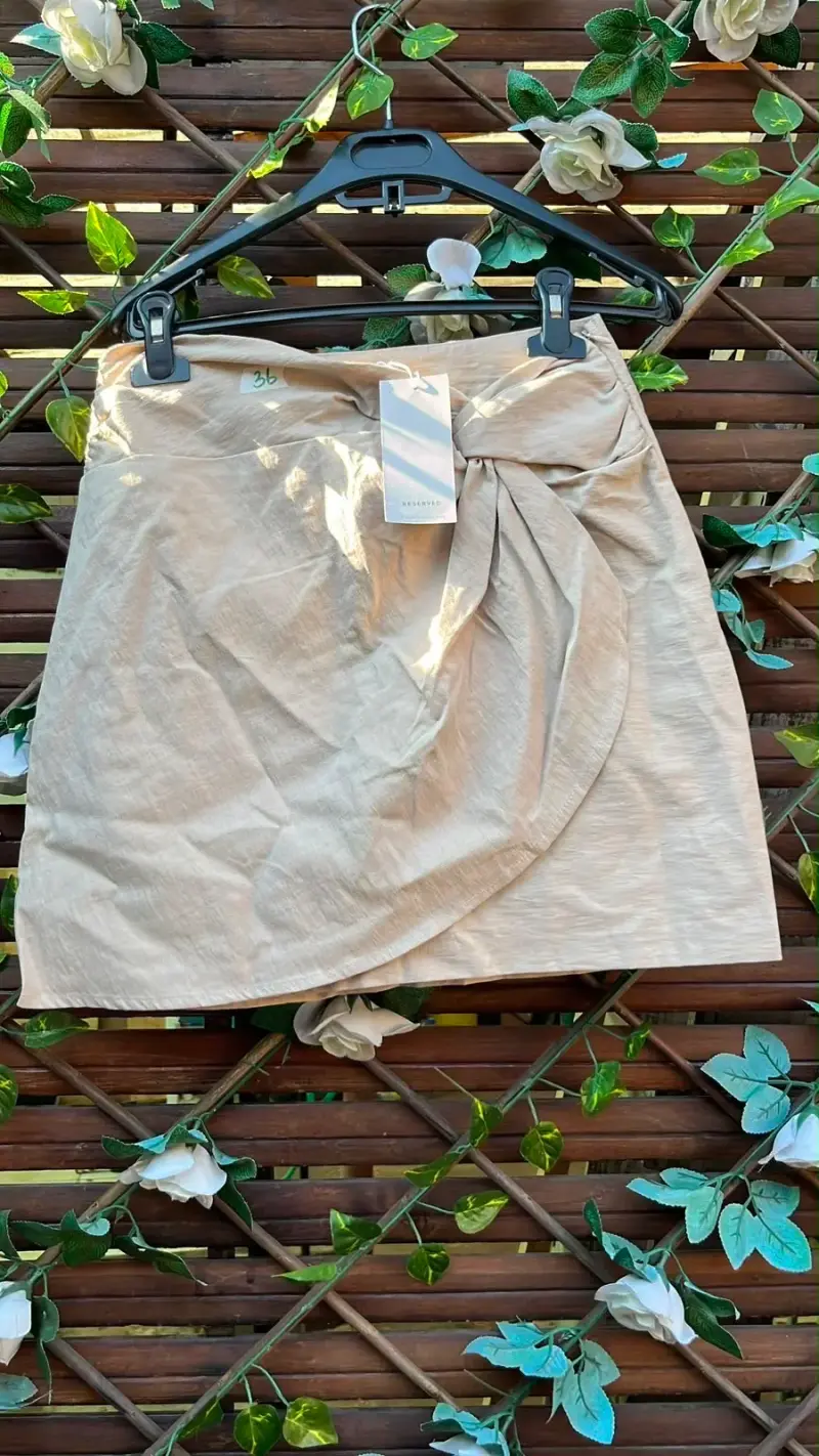 Falda beige talla 36