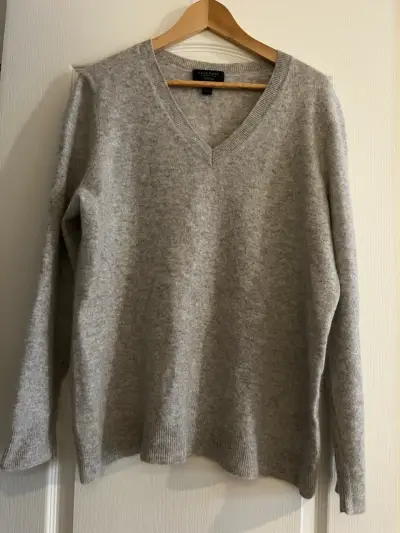 Suéter de cashmere gris para mujer - miniatura 2