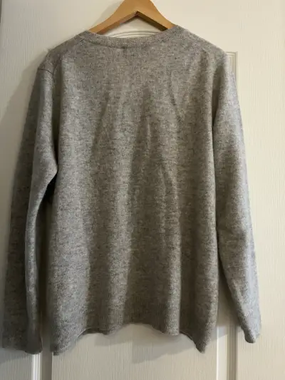 Suéter de cashmere gris para mujer - miniatura 4