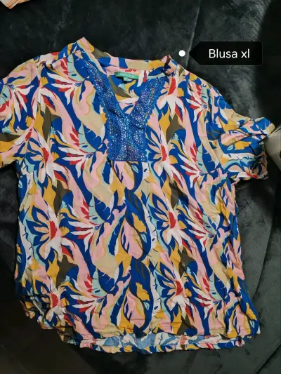 Blusa estampada colorida talla XL - miniatura 1