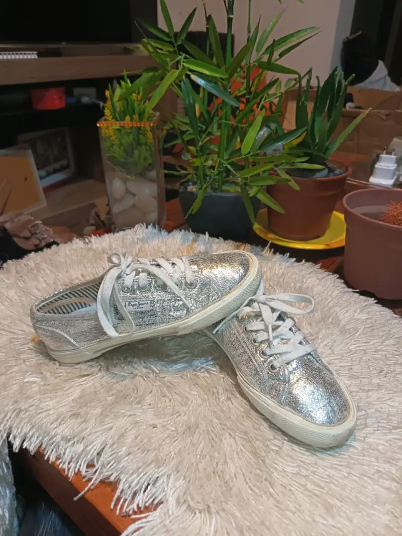 Zapatillas plateadas Pepe Jeans con brillo - 1