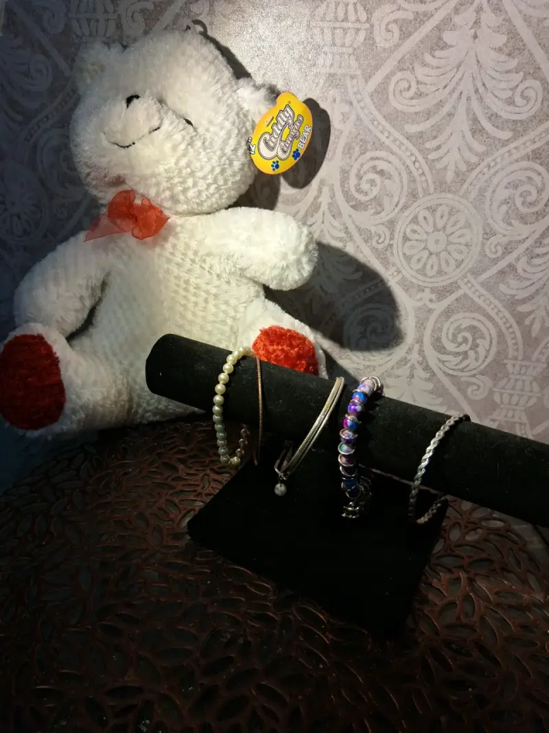 Porta pulsera nuevo .mas oso blanco nuevo.