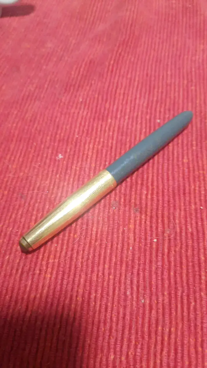 Bolígrafo clásico tapa oro 18 kilates