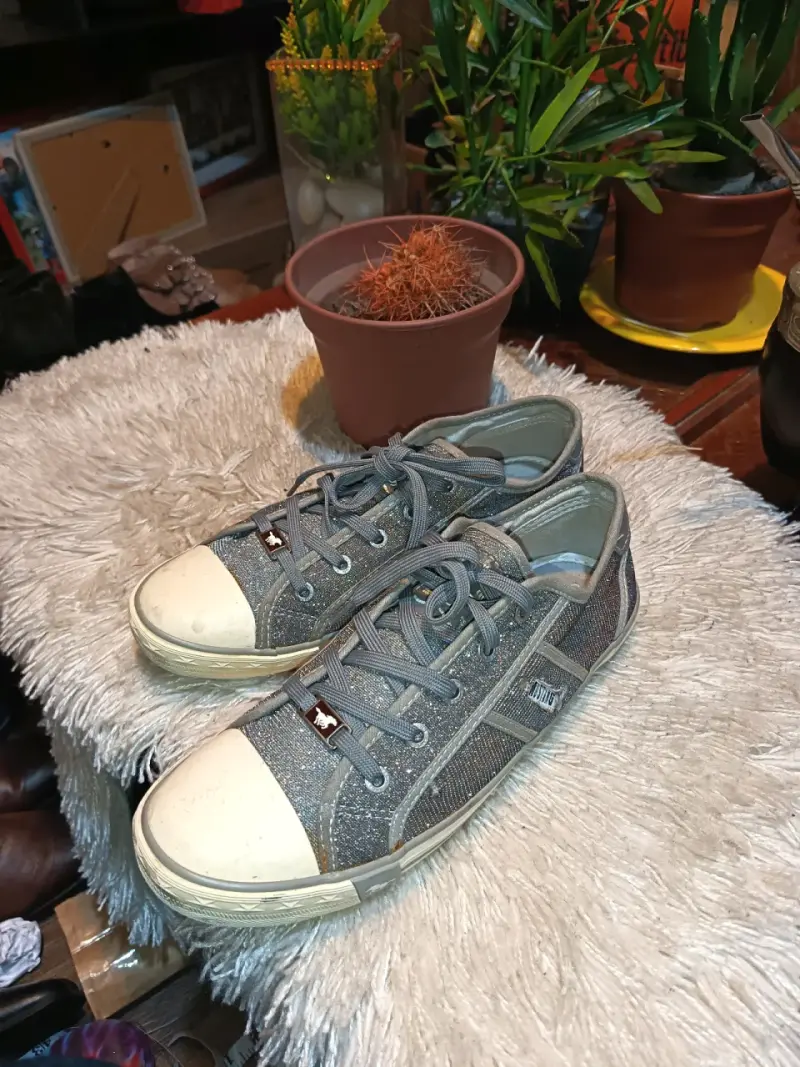 Zapatillas deportivas grises Mustang con brillo - 4