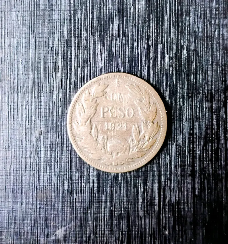Moneda de plata antigua de un peso chileno 1921 - 2