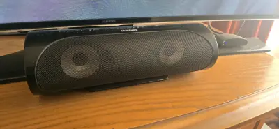 Sistema de sonido Samsung con subwoofer y parlantes - miniatura 2