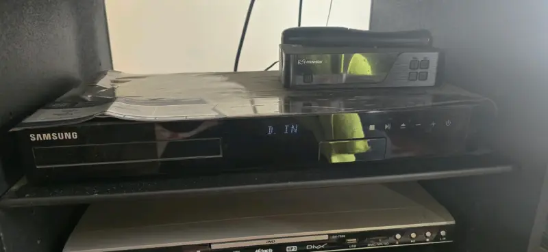 Sistema de sonido Samsung con subwoofer y parlantes - 3