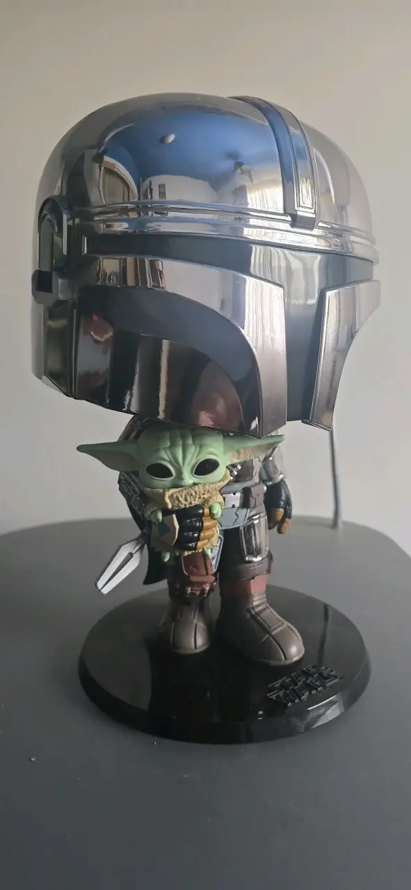 Figura Funko Pop Mandalorian con Grogu - 3