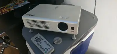 Proyector 3M S15 con control remoto - miniatura 1