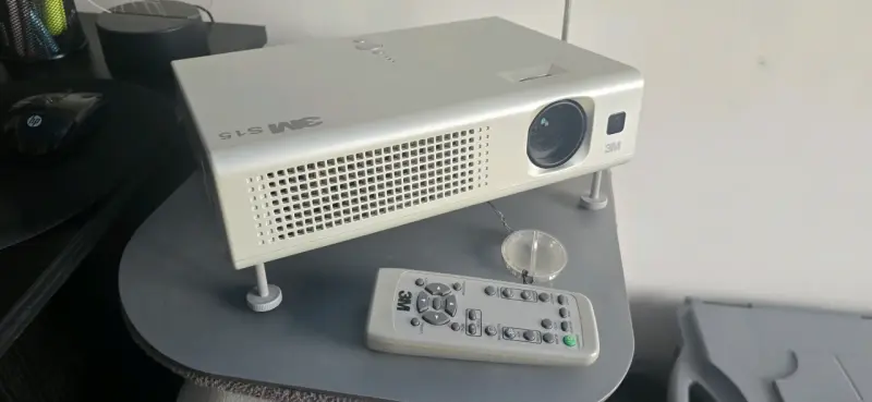 Proyector 3M S15 con control remoto - 2