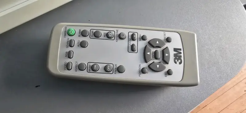 Proyector 3M S15 con control remoto - 3