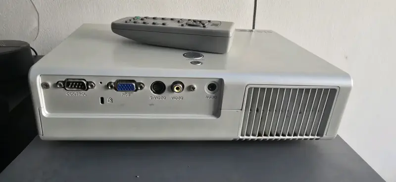 Proyector 3M S15 con control remoto - 4