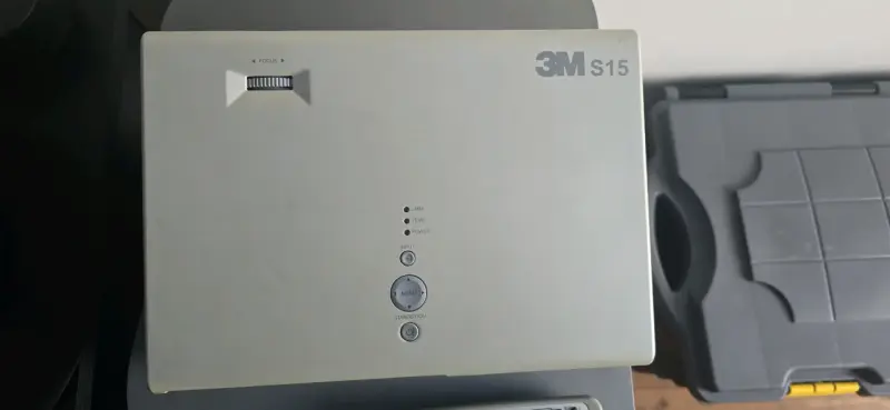 Proyector 3M S15 con control remoto - 5