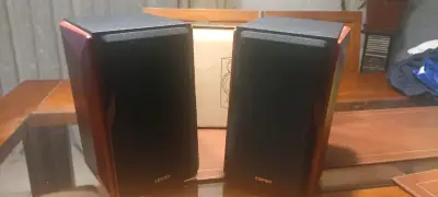 Parlantes  Edifier madera y negro - miniatura 1