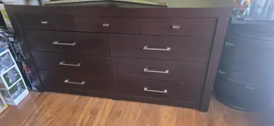 Cómoda de Madera Oscura con Cajones - miniatura 2