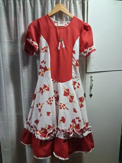 Vestido de huasa rojo con estampado floral - miniatura 1