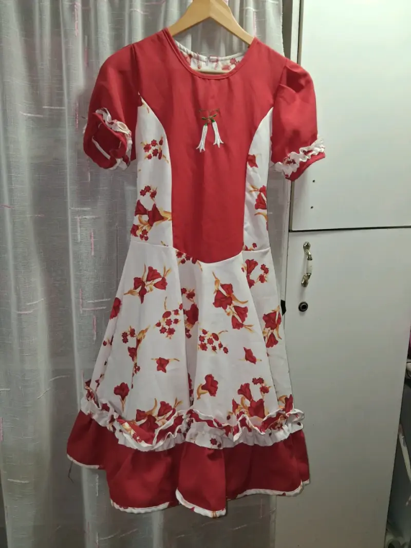 Vestido de huasa rojo con estampado floral - 2