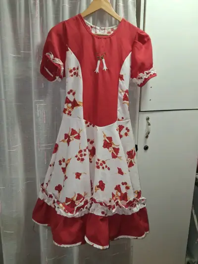 Vestido de huasa rojo con estampado floral - miniatura 2