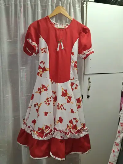 Vestido de huasa rojo con estampado floral - miniatura 3