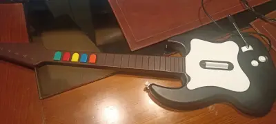 Guitarra  GuitarMania para videojuegos - miniatura 1