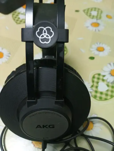 Auriculares AKG K72 de estudio negros - miniatura 1