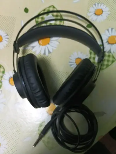 Auriculares AKG K72 de estudio negros - miniatura 2