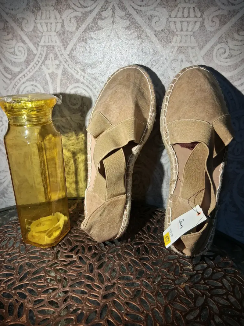 Alpargatas beige con elástico para mujer