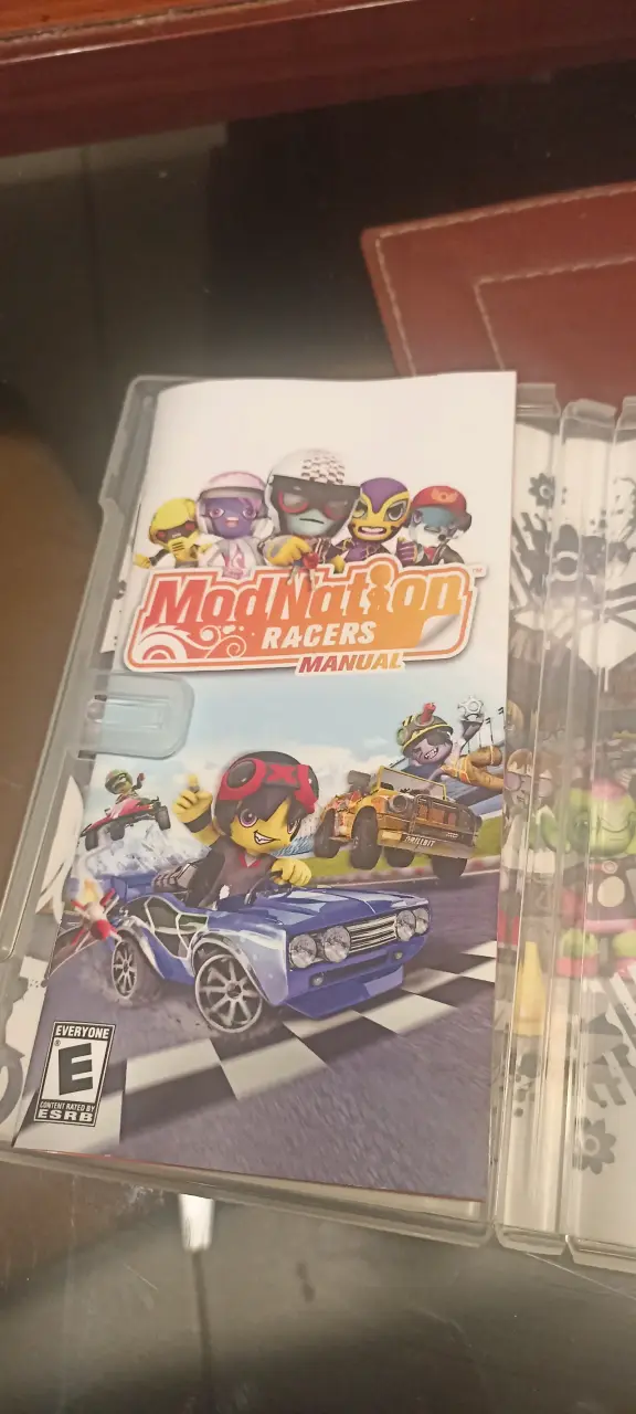 Juego PSP ModNation Racers en buen estado - 4