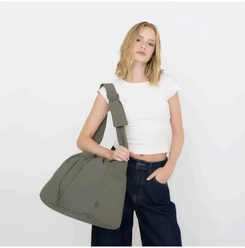 Bolso de hombro grande color gris - 2