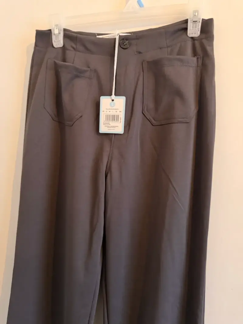 Pantalones grises de mujer con bolsillos - 2