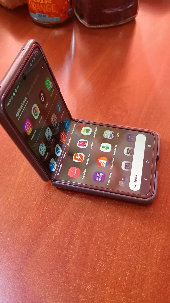 Smartphone plegable Motorola Razer 50 - 2