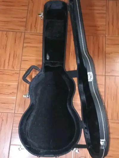 Estuche rígido para guitarra  con cerradura - miniatura 1