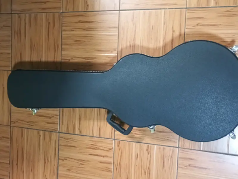 Estuche rígido para guitarra  con cerradura - 2
