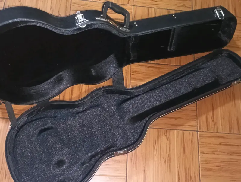 Estuche rígido para guitarra  con cerradura - 3