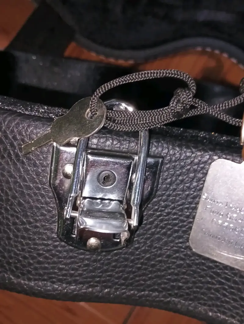 Estuche rígido para guitarra  con cerradura - 4