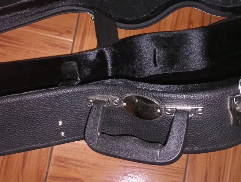Estuche rígido para guitarra  con cerradura - 5