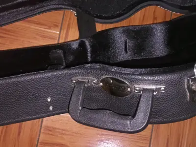 Estuche rígido para guitarra  con cerradura - miniatura 5