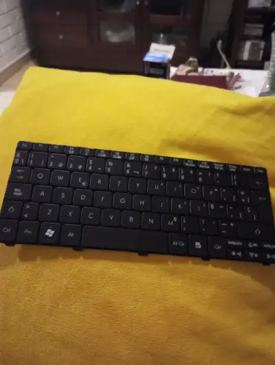 Teclado Repuesto Notebook (NUEVO) - P/N: MP-09H26B - miniatura 1