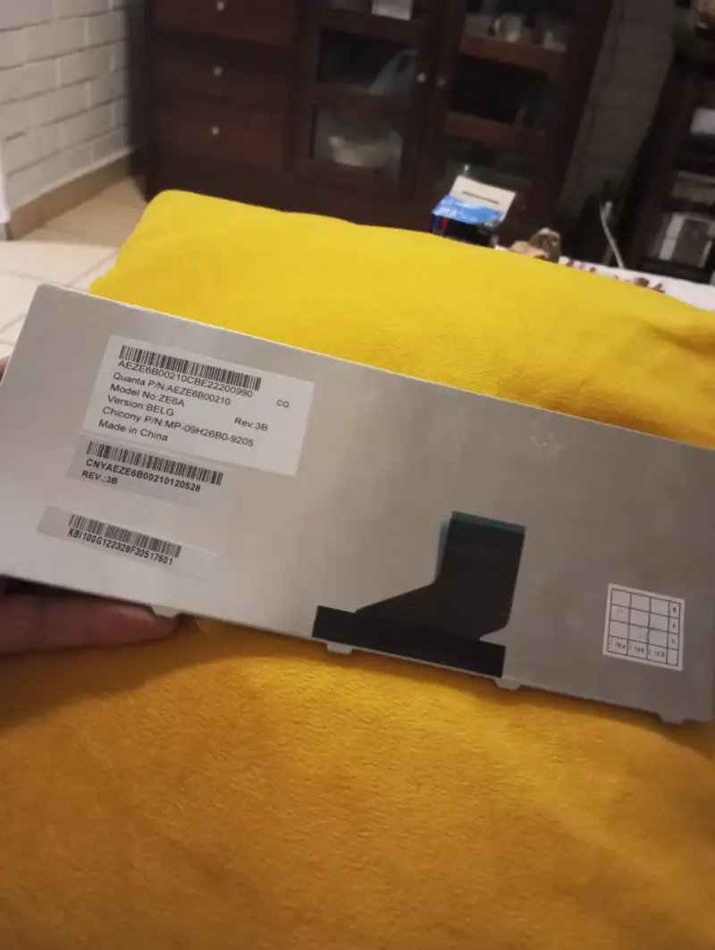 Teclado Repuesto Notebook (NUEVO) - P/N: MP-09H26B - 2