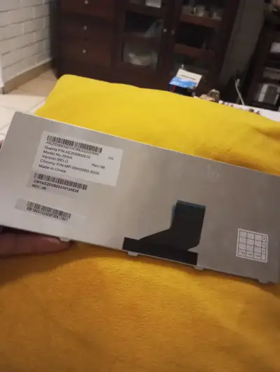 Teclado Repuesto Notebook (NUEVO) - P/N: MP-09H26B - miniatura 2