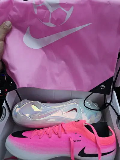Botines de fútbol rosa para césped - miniatura 2