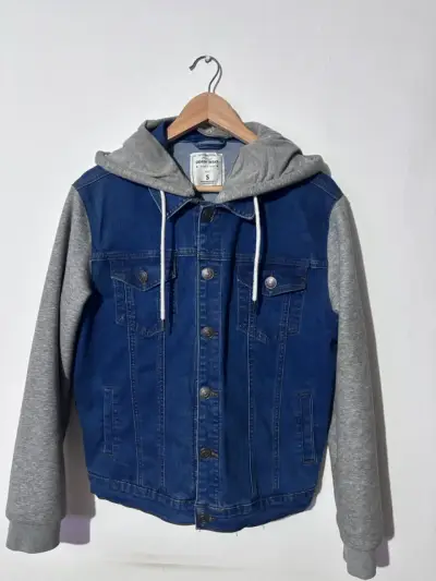 Chaqueta de mezclilla con capucha - miniatura 1