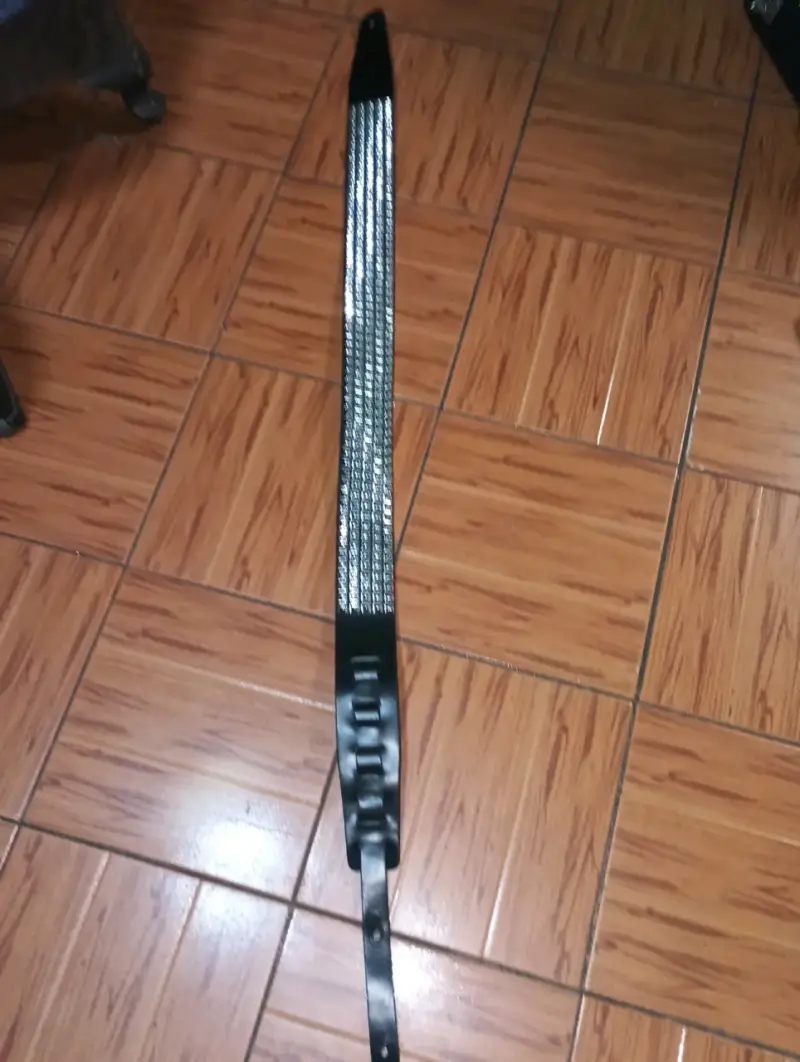 Correa para guitarra  cuero negro con tachuelas - 3